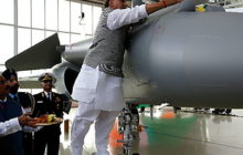 मेरिनेक एयरबेस पर भारत को पहला राफेल सौंपा गया