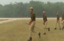 एनकाउंटर के दौरान मुंह से ठांय-ठांय की आवाज निकालने वाली UP पुलिस ने अब डंडे को बनाया घोड़ा