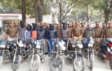 थाना गोला व  हैदराबाद पुलिस ने 4 कार 8 बाइक और एक स्कूटी सहित 6 वाहन चोर पकड़े