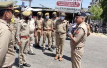 JCP नवीन अरोड़ा ने महत्वपूर्ण चौराहों का निरीक्षण किया, पुलिसकर्मियों को सेनेटाइजर और मास्क बांटे