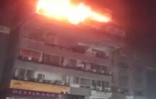 दिल्ली में कड़कड़डूमा मेट्रो स्टेशन के पास बिल्डिंग में लगी आग, मौके पर फायर ब्रिगेड की 14 गाड़ियां, आसपास के इलाके को कराया गया खाली