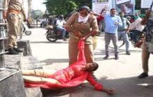 कानपुर संजीत अपहरण और हत्याकांड: 65 दिन बाद नहीं मिला भाई का शव तो धरने पर बैठी बहन को घसीटते हुए ले गई पुलिस