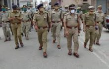 ताजिया लेकर लौट रहे युवकों को पुलिस ने पीटा, गुस्साए लोगों ने पुलिस की गाड़ियां तोड़ीं