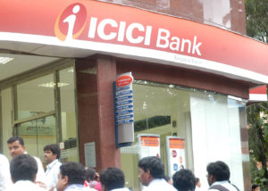 ICICI बैंक ने ओवरड्राफ्ट अकाउंट होल्डर्स के लिए लॉन्च किया डेबिट कार्ड, अकाउंट में पैसा न होने पर भी कर सकेंगे 3 लाख रुपए तक का लेनदेन